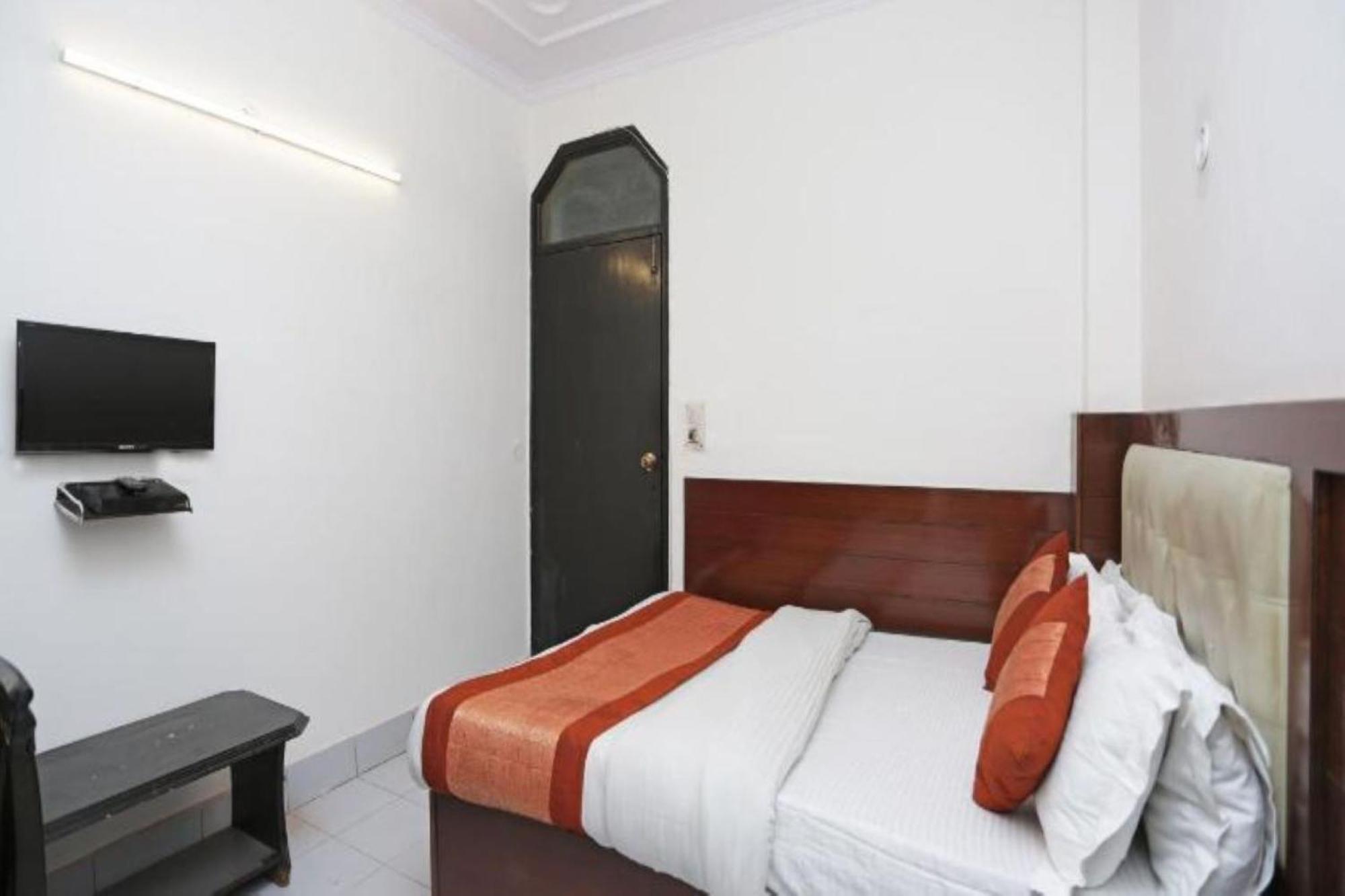 Hotel Express New Delhi Exterior photo