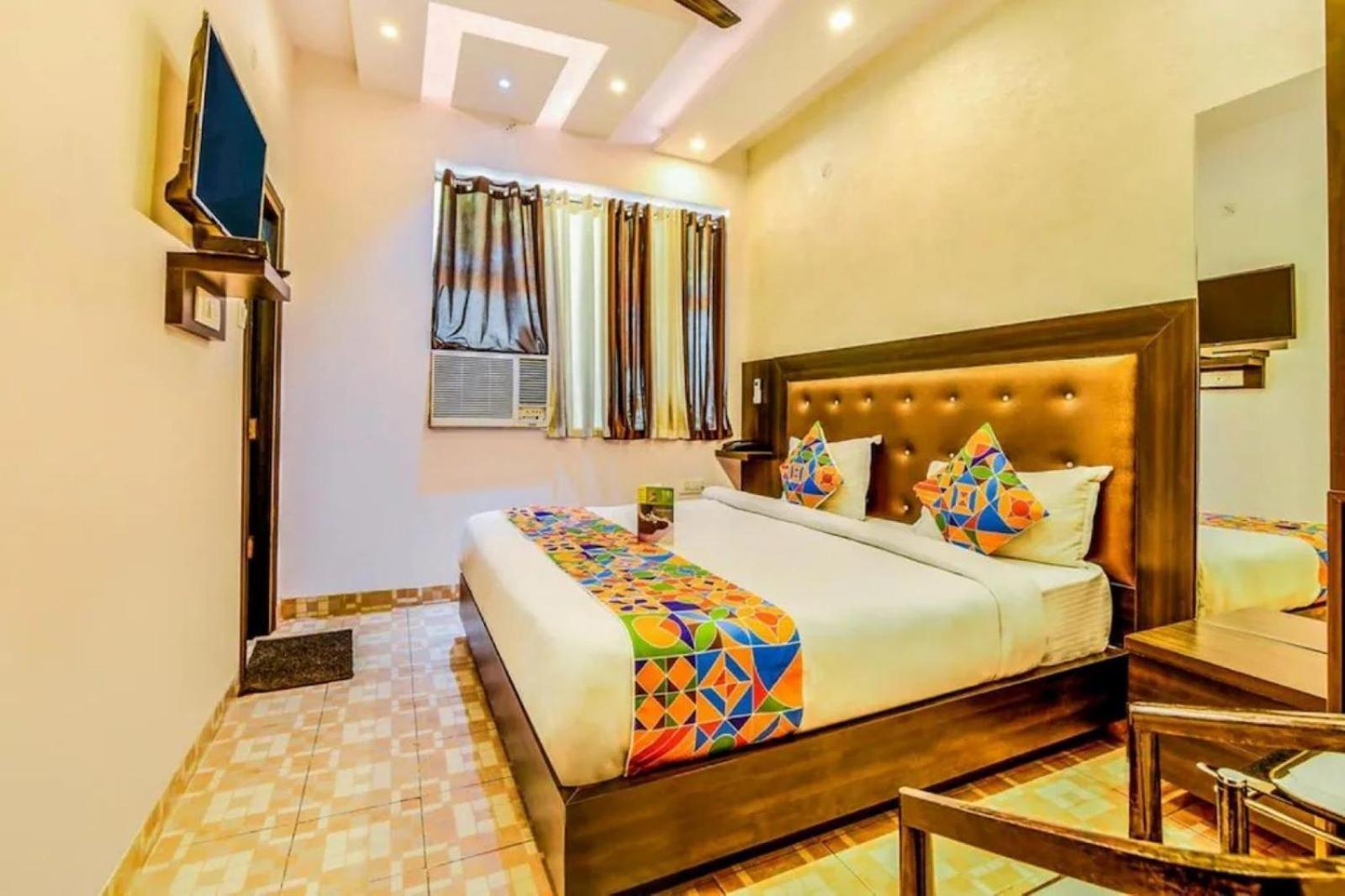 Hotel Express New Delhi Exterior photo